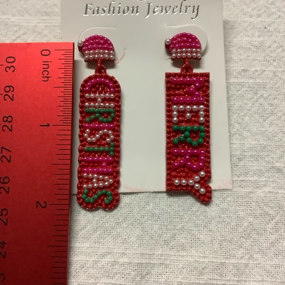 🌼 Colorful Beaded Merry Christmas Design
Dangle Earrings - Picture 2 of 2